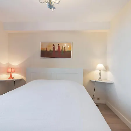 Spacious In Near Town Center * Байе
