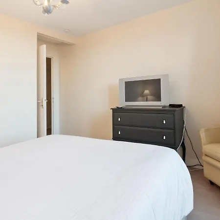 Spacious In Near Town Center *