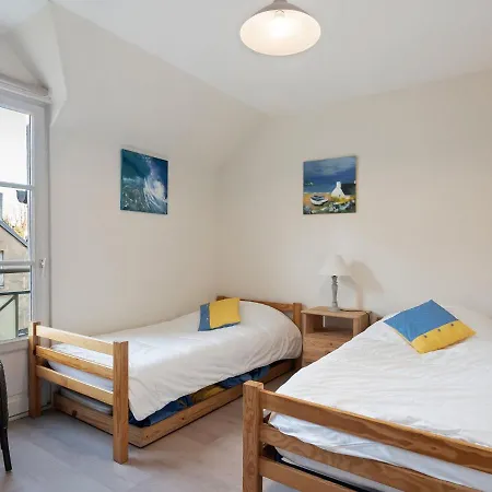 Spacious In Near Town Center *