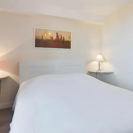 Апартаменты Spacious In Near Town Center