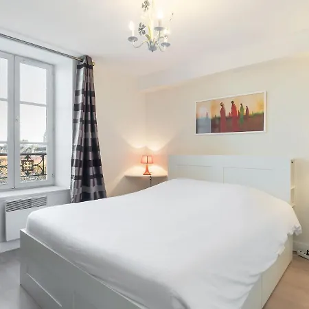 Spacious In Near Town Center Апартаменты Байе